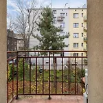 Klimatyzowany Apartament W Krakowie Przy Parku Z Dwiema Sypialniami I Biurkiem Do Pracy Zdalnej By Noclegi Renters