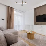 Klimatyzowany Apartament W Krakowie Przy Parku Z Dwiema Sypialniami I Biurkiem Do Pracy Zdalnej By Noclegi Renters