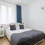 Klimatyzowany Apartament W Krakowie Przy Parku Z Dwiema Sypialniami I Biurkiem Do Pracy Zdalnej By Noclegi Renters
