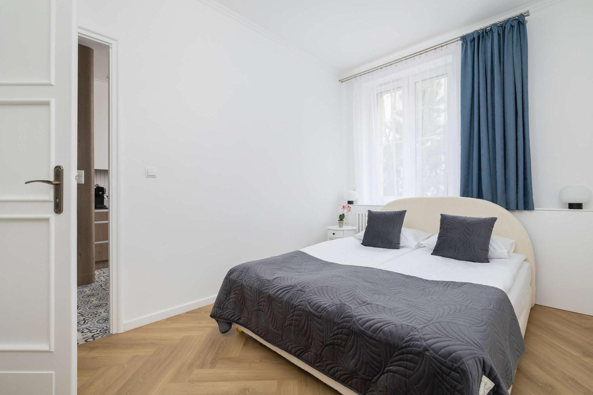 Klimatyzowany W Krakowie Przy Parku Z Dwiema Sypialniami I Biurkiem Do Pracy Zdalnej By Renters Apartment *