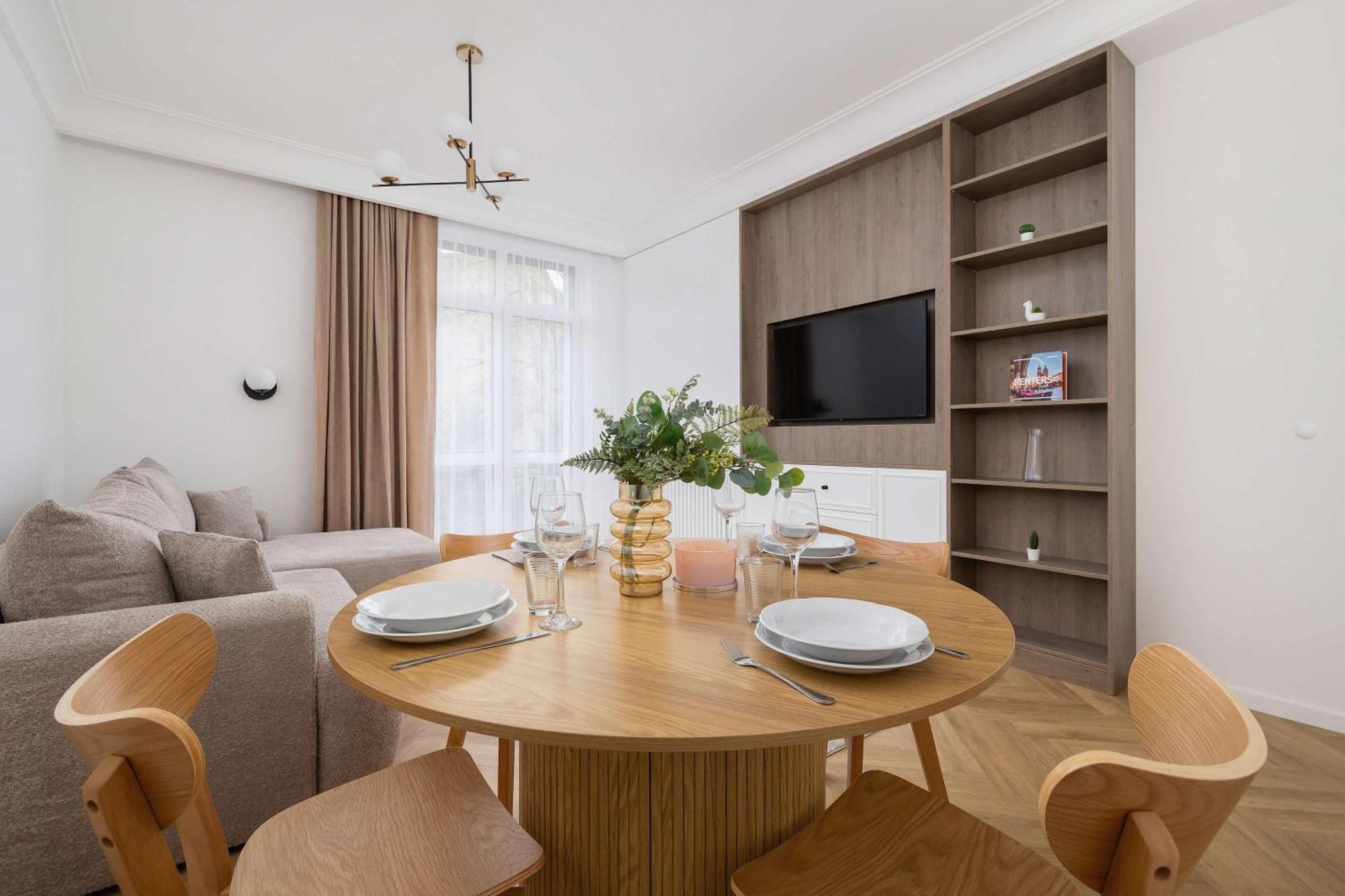 Klimatyzowany W Krakowie Przy Parku Z Dwiema Sypialniami I Biurkiem Do Pracy Zdalnej By Renters Krakau