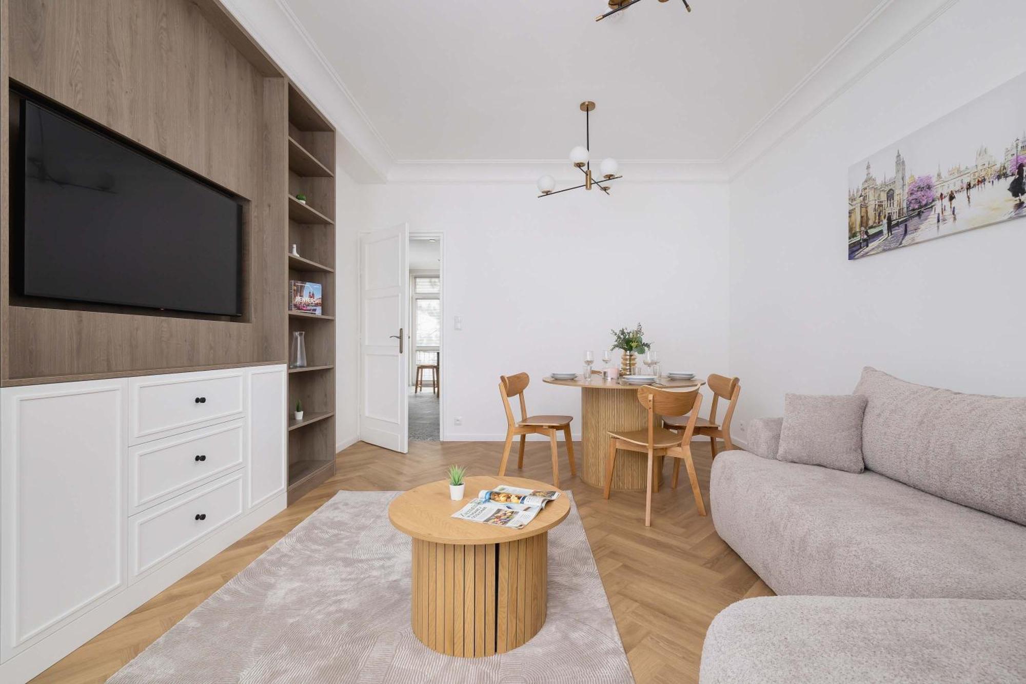 Klimatyzowany W Krakowie Przy Parku Z Dwiema Sypialniami I Biurkiem Do Pracy Zdalnej By Renters Apartment