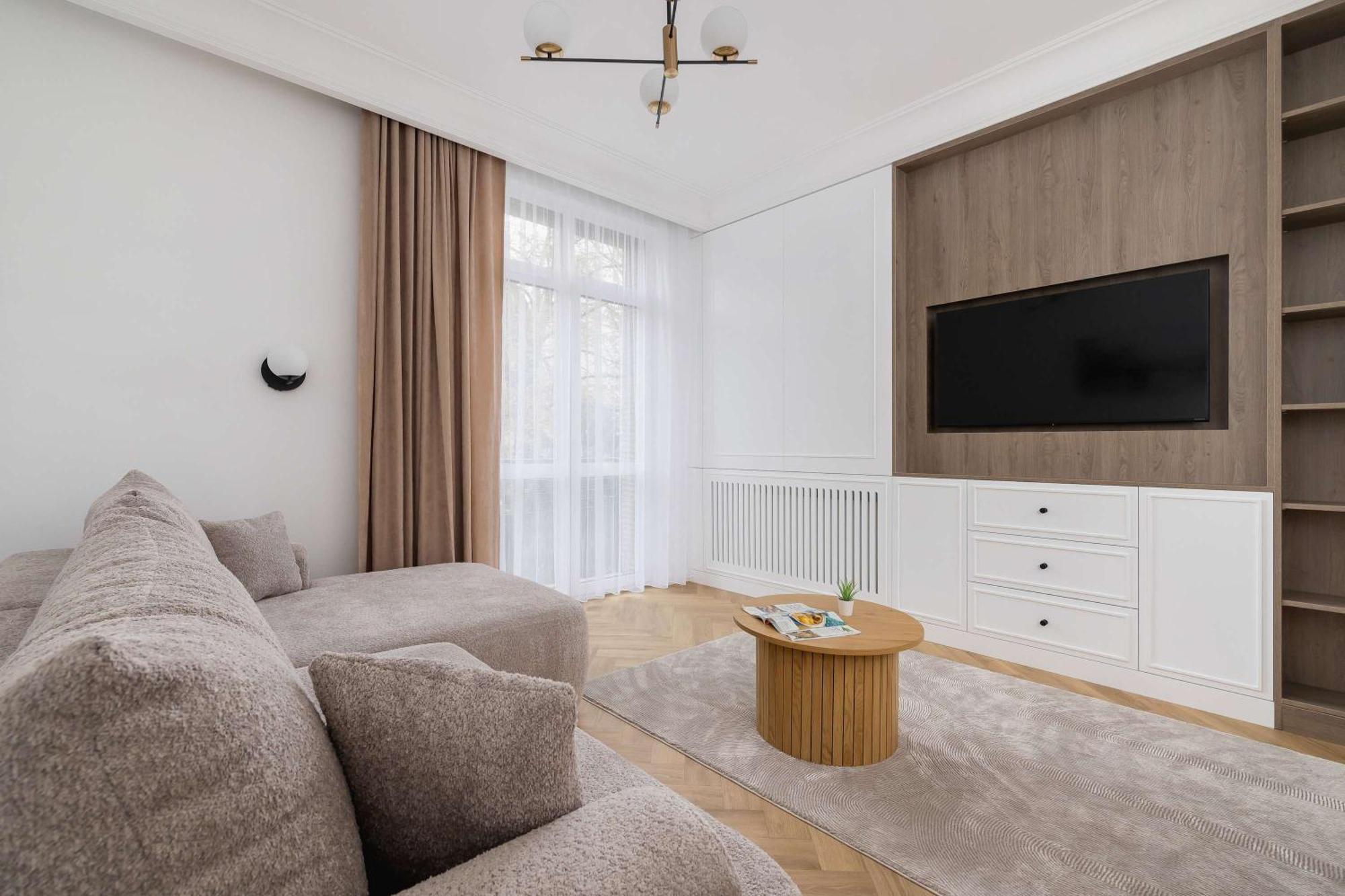 Klimatyzowany W Krakowie Przy Parku Z Dwiema Sypialniami I Biurkiem Do Pracy Zdalnej By Renters