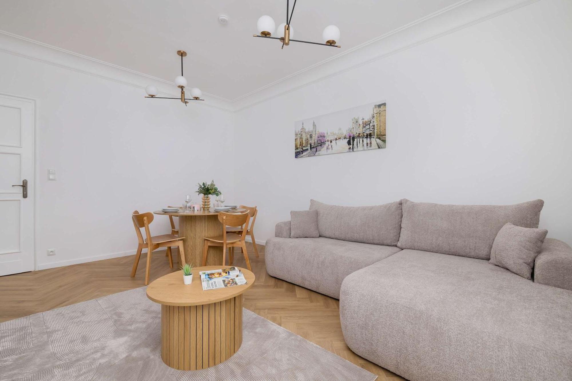 Klimatyzowany W Krakowie Przy Parku Z Dwiema Sypialniami I Biurkiem Do Pracy Zdalnej By Renters Apartment